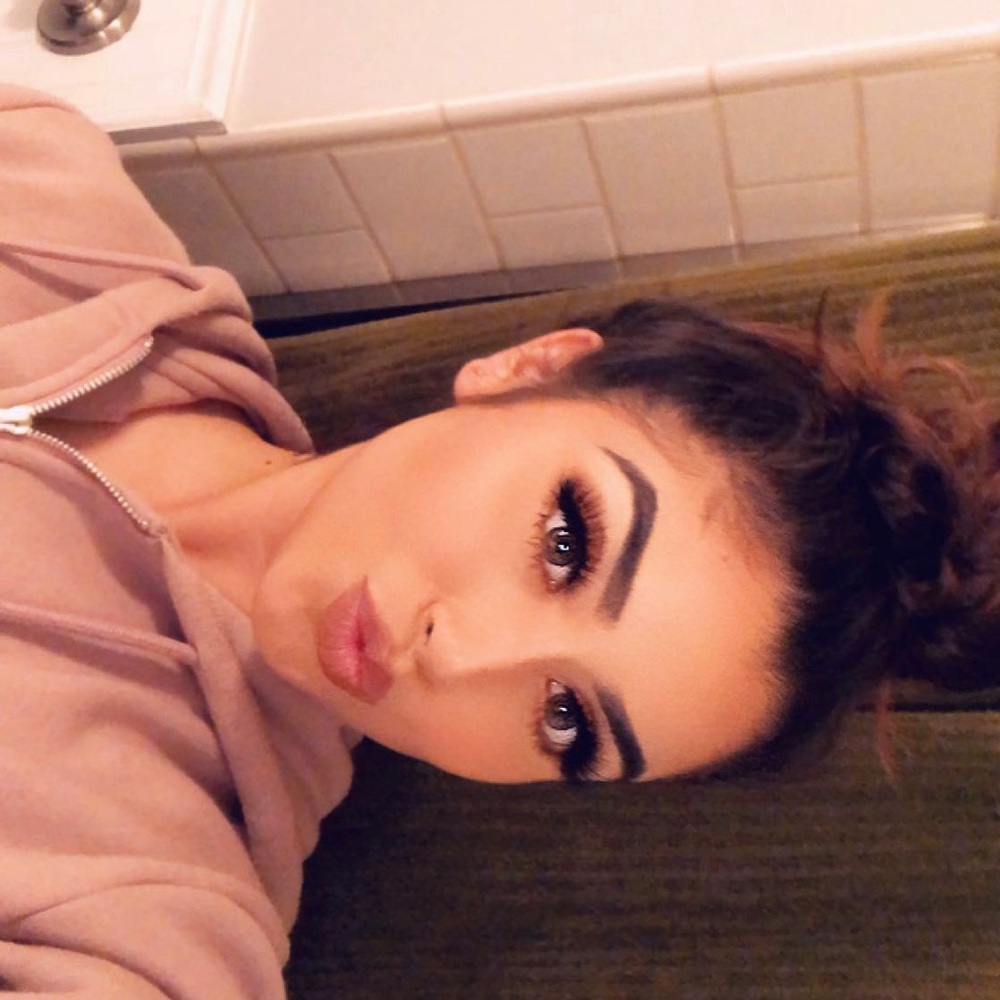 Meet your Posher, Alexis